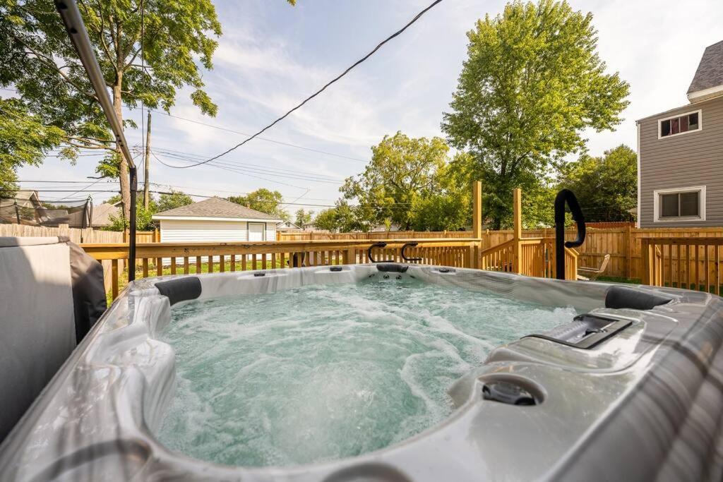 Fun For Everyone W Hot Tub Bbq Patio Villa Indianapolis Ngoại thất bức ảnh